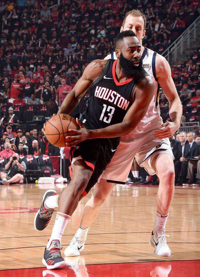 福建队完胜辽宁队，米切尔扛起全队