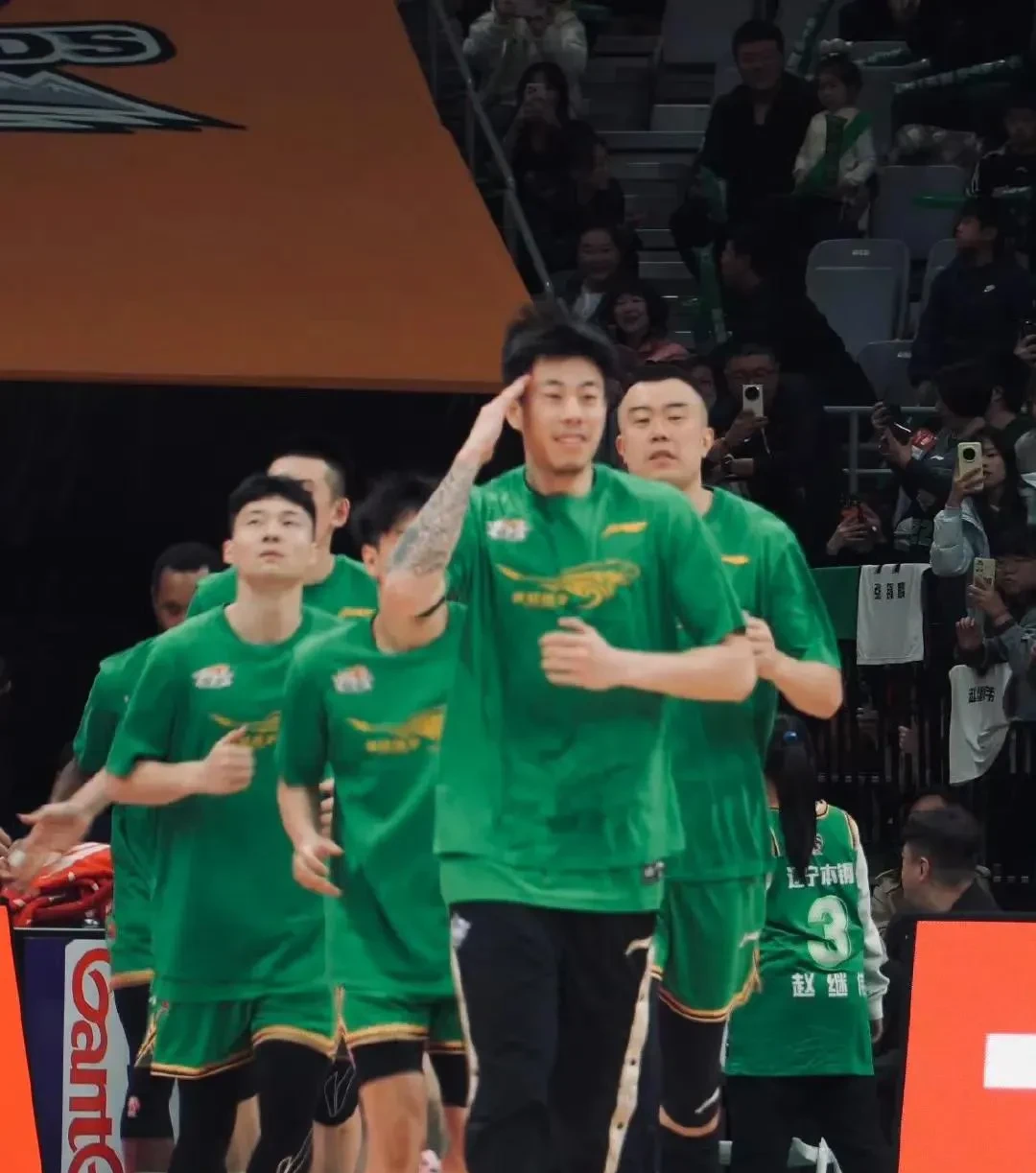 山西队逆转灰熊，张镇麟状态火热