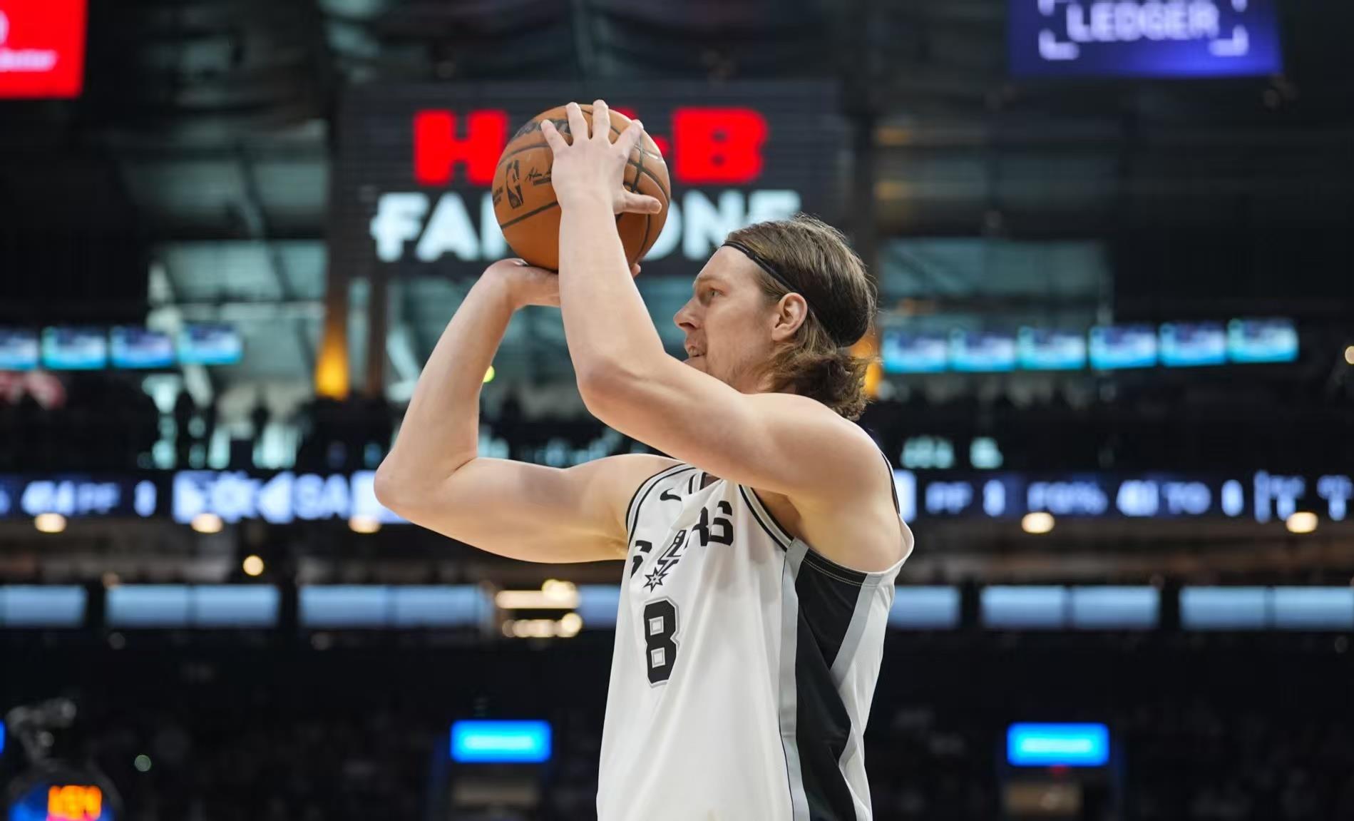 马刺轻取天津队，福克斯惊艳四座