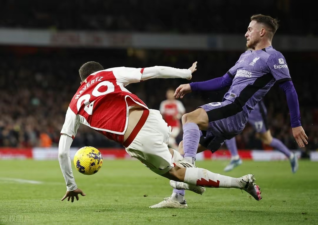 塞维利亚碾压曼联,库尔图瓦带队取胜 塞维利亚碾压曼联,库尔图瓦带队取胜